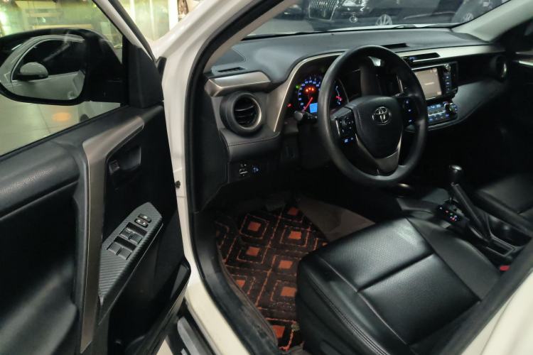 Used Toyota RAV4 2015 2.0L CVT Two-Wheel Drive Fashion Edition
