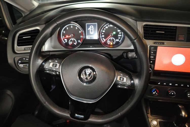 Used Volkswagen Golf 2016 230TSI Automatic Luxury Version
