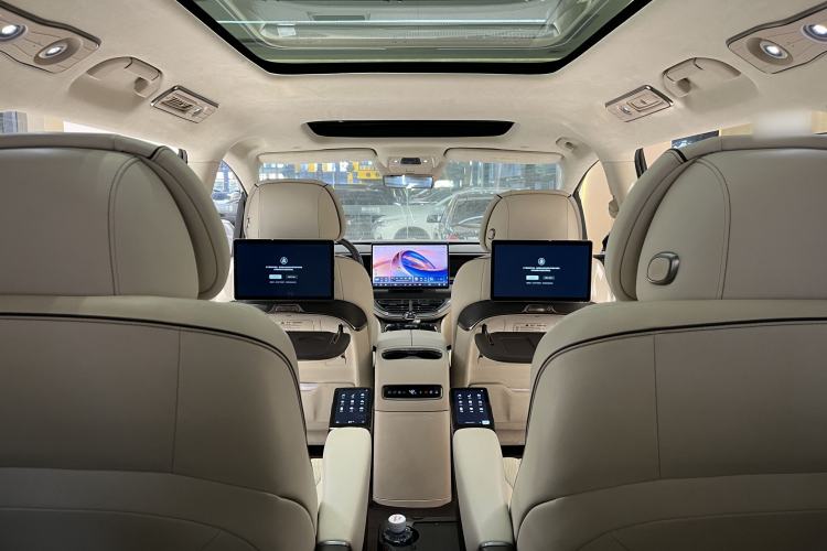 Used Denza D9 2024 DM-i 980 Four-Wheel Drive Flagship Model