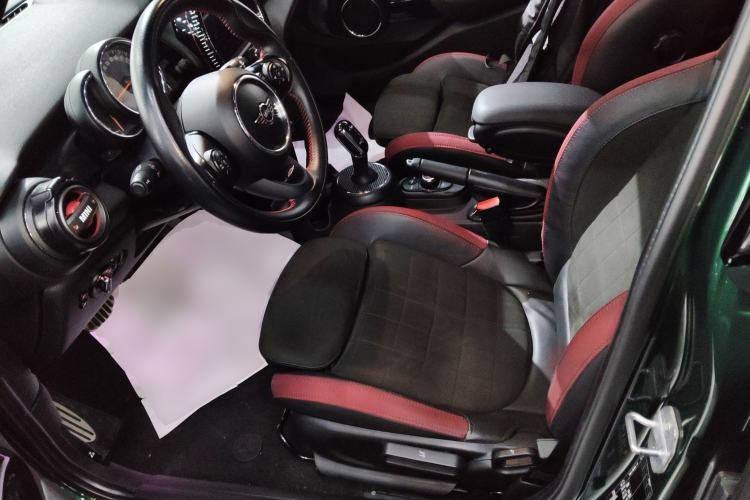 Used  MINI 2018 1.5T COOPER Racing Edition Five-Door Version
