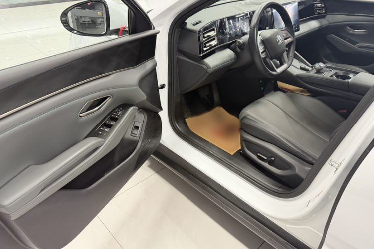 Used BYD Qin L 2025 DM-i Smart Drive 120KM Superior Model