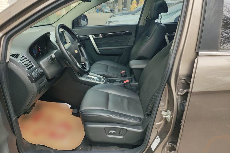 Used Chevrolet Captiva 2015 2.4L 4x4 Flagship Edition 7-Seater
