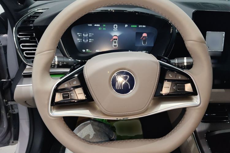 Used BYD Han 2025 EV with 701 km of Laser Radar-Enabled Intelligent Driving
