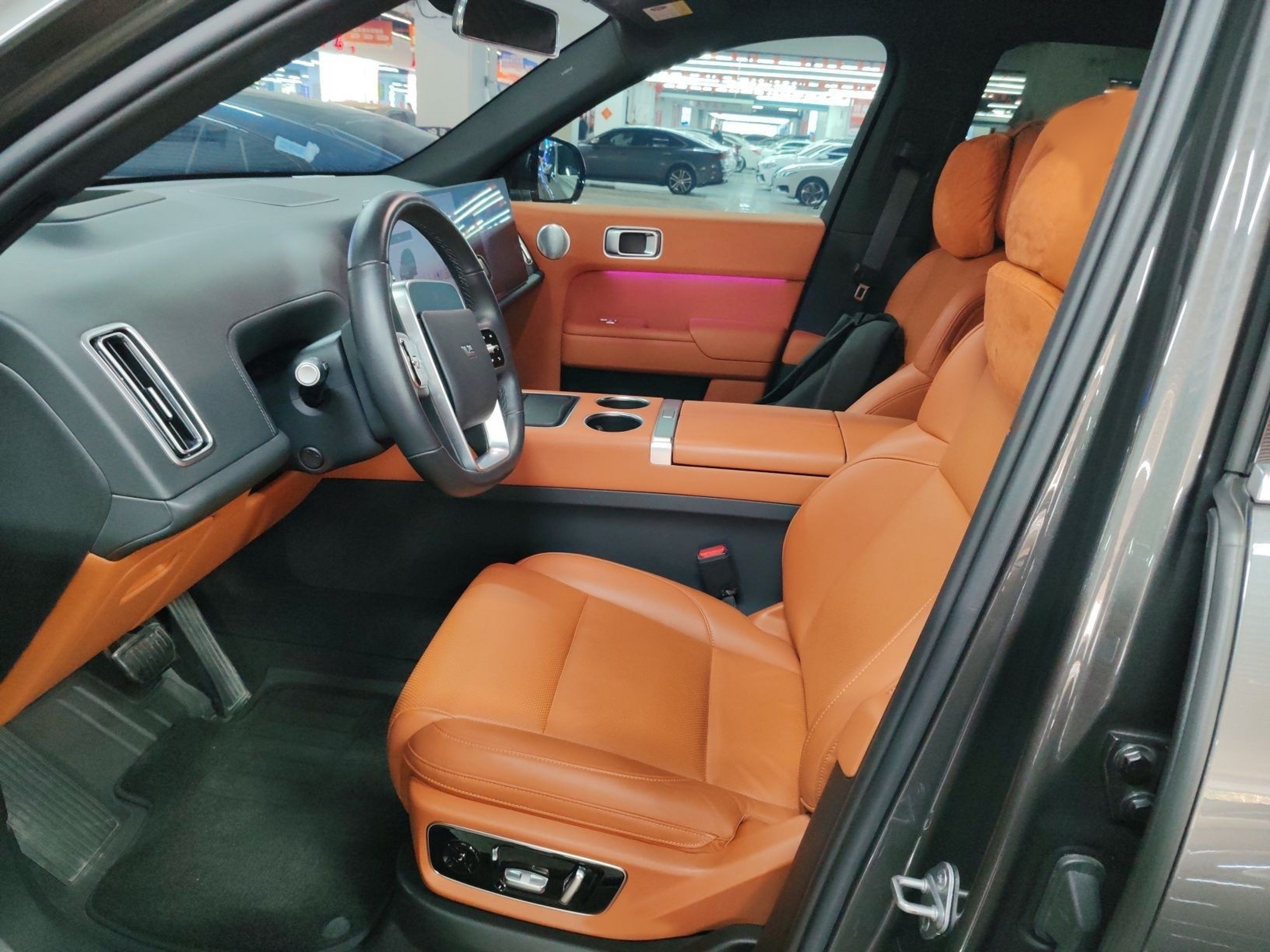 Переднее сиденье в автомобиле