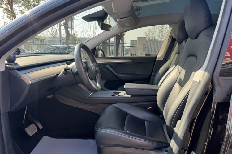 Used Tesla Model Y 2022 Long-Range All-Wheel-Drive Version