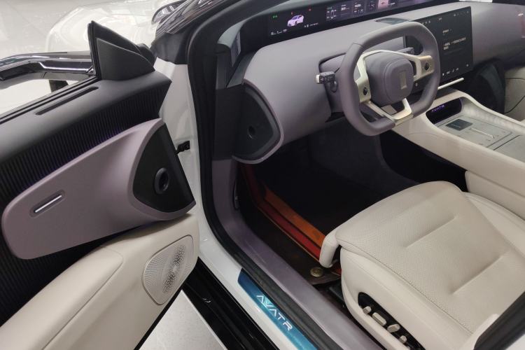 Used  12 2024 650 Three-Laser All-Wheel Drive GT Version
