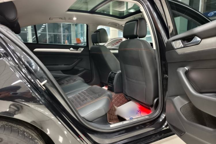 Used Volkswagen Magotan 2021 330TSI DSG 30th Anniversary Edition
