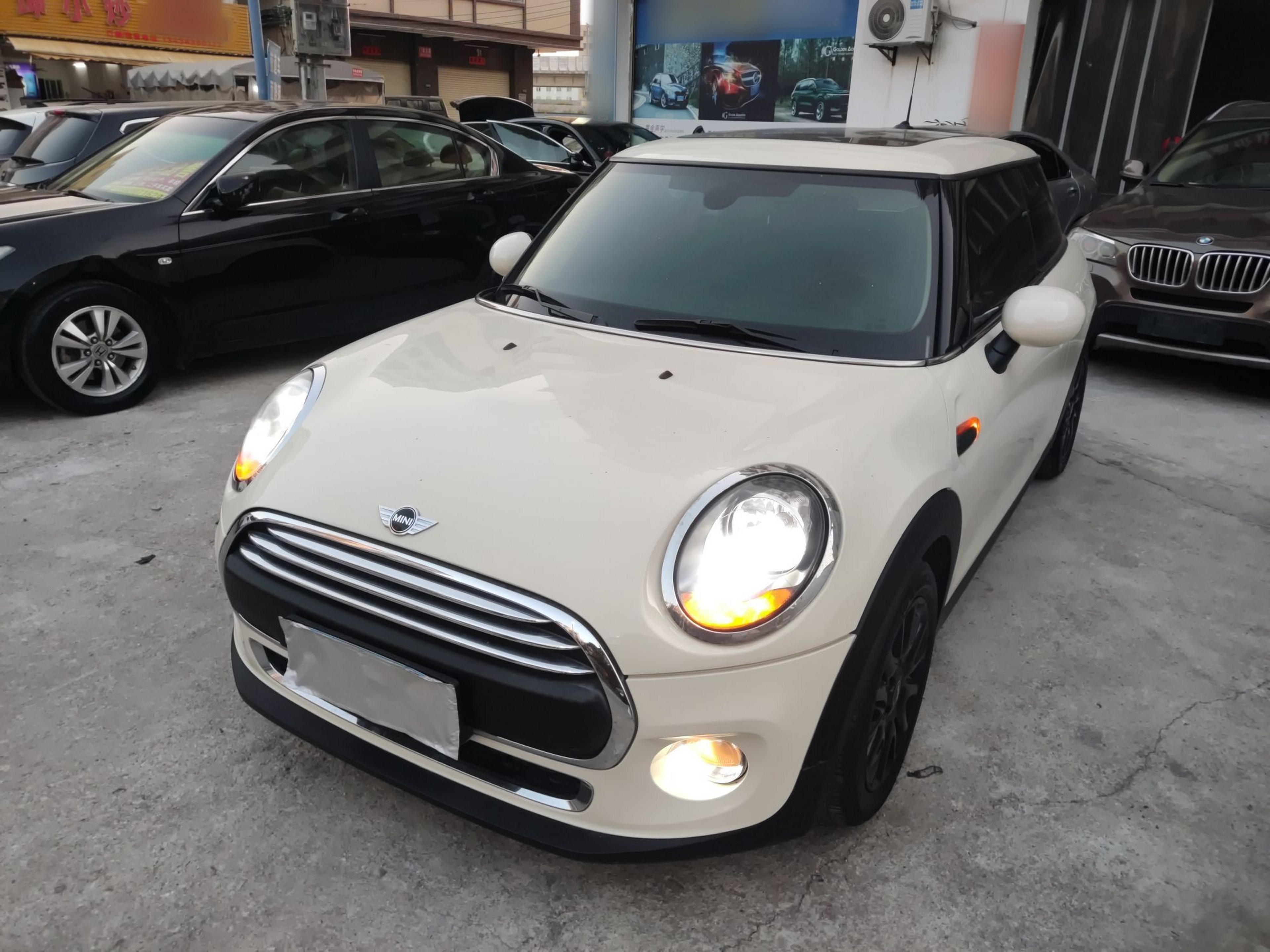 تحت مقدمة السيارة