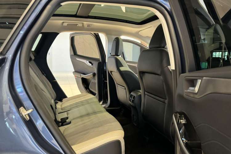 Used Ford Escape 2020 EcoBoost 245 Four-Wheel Drive Luxury Edition
