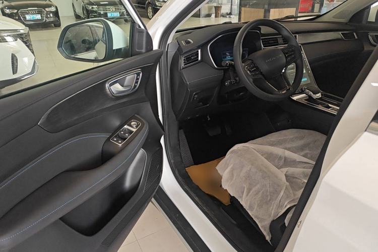 Used Roewe RX5 2025 PLUS 330TGI Automatic Trendsetting Smart Edition
