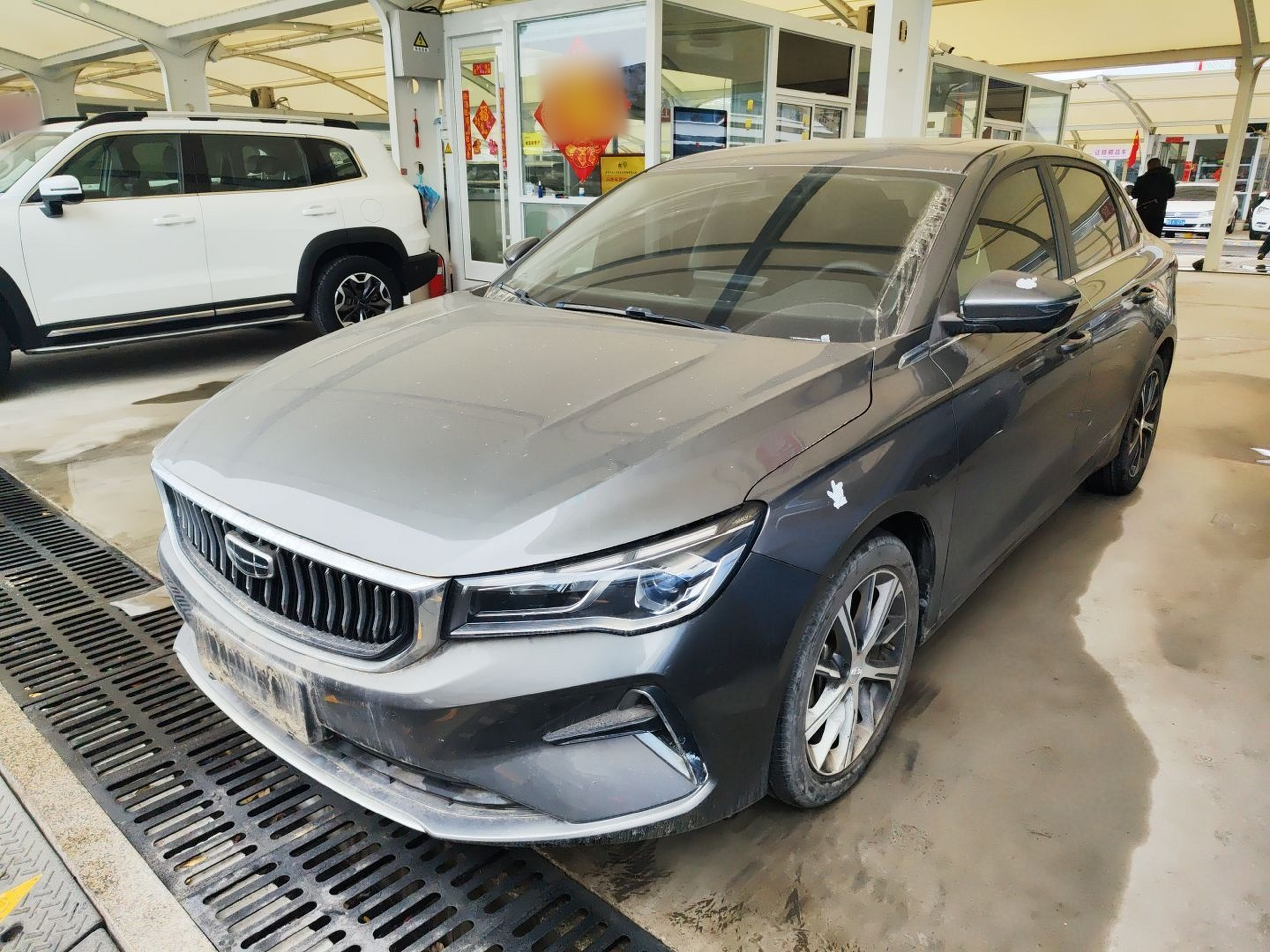 Под передней частью автомобиля