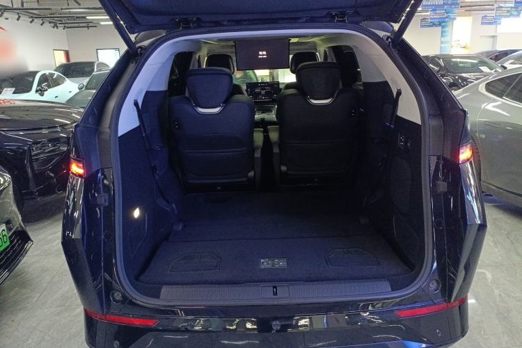 Used XPeng X9 2024 702 Ultra-Long Range Max