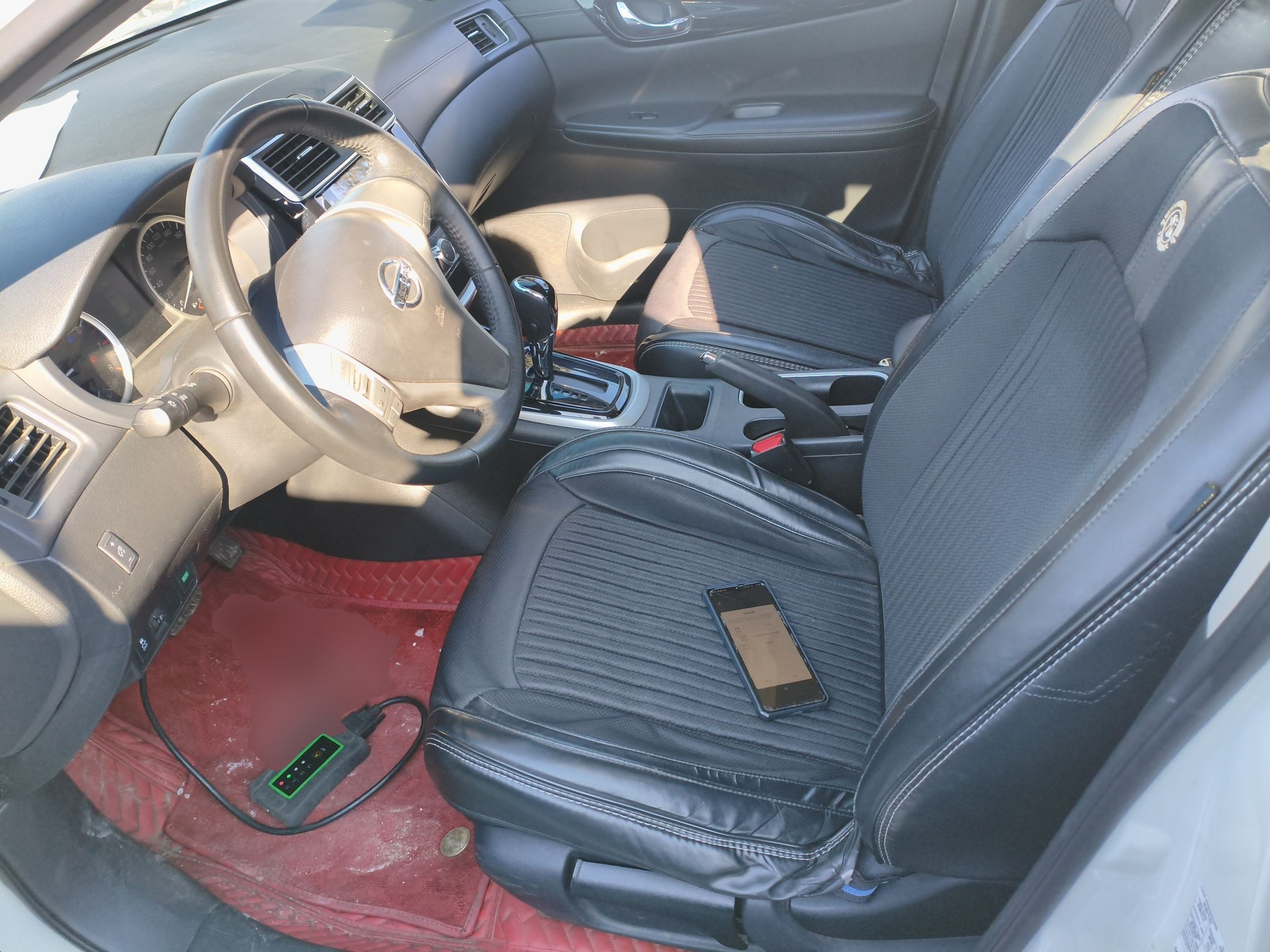 المقاعد الأمامية داخل السيارة