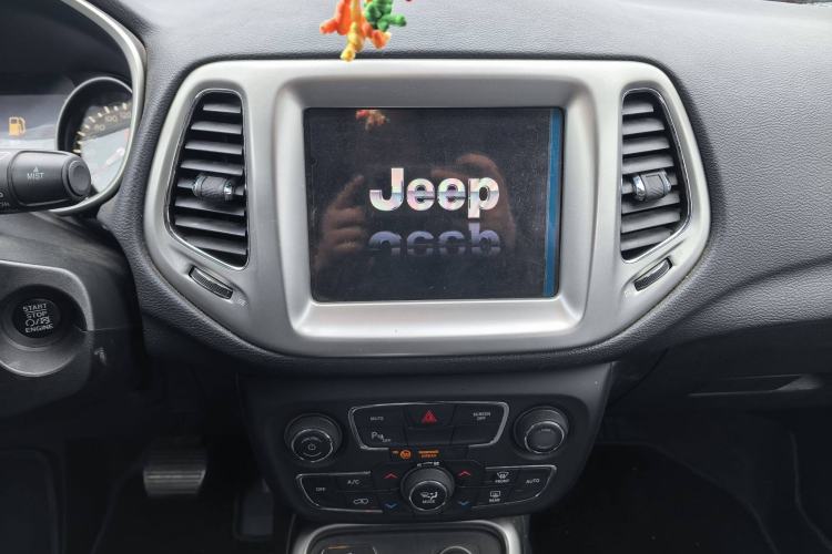 Used  Compass 2017 200T Automatic Family Edition
