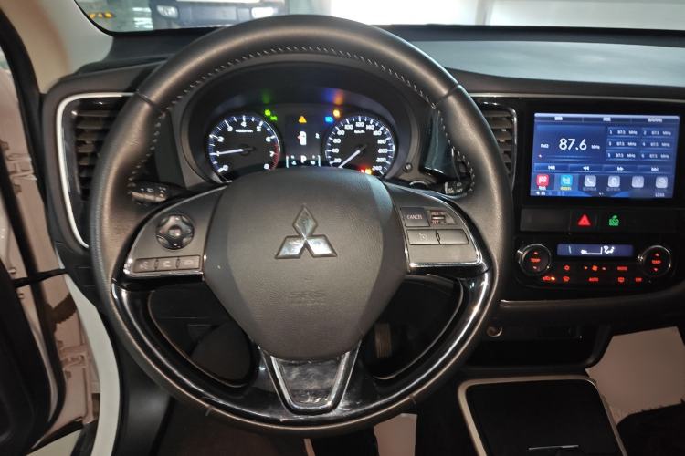 Used Mitsubishi Outlander 2019 2.0L Two-Wheel Drive Comfort Edition 5 Seats China V Standard