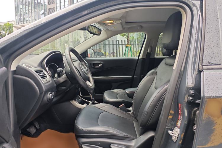 Used  Compass 2017 200T Automatic Family Edition
