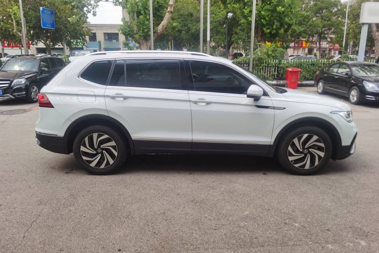 Used Volkswagen Tiguan L 2024 300TSI Automatic Two-Wheel Drive Smart Edition
