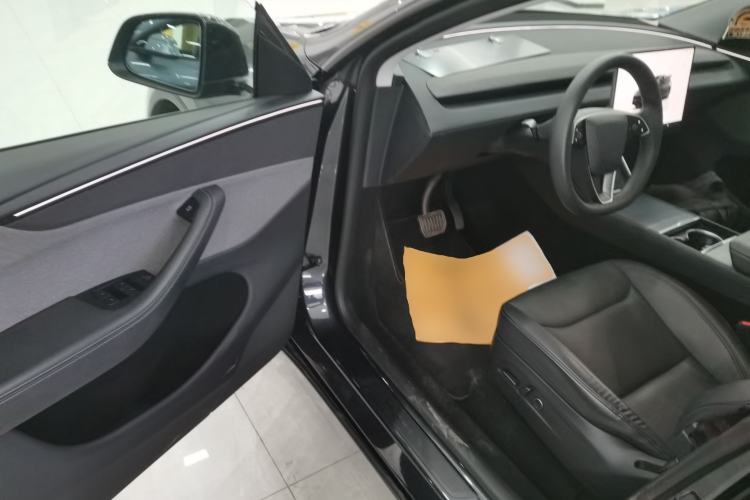 Used Tesla Model Y 2025 Rear-Wheel-Drive Version
