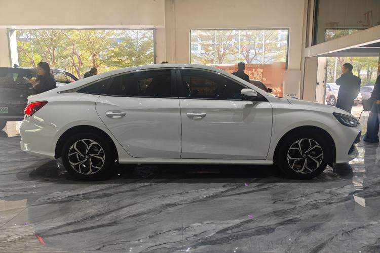 Used MG 5 2022 180 DVVT CVT Youth Luxury Edition
