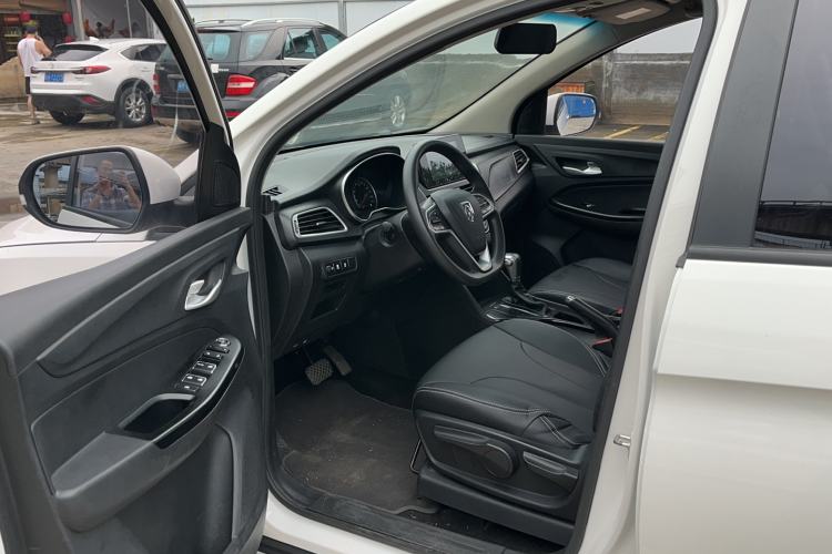 Used Baojun 730 2019 1.5T CVT Fashion Model 7 Seats China VI Emission Standard
