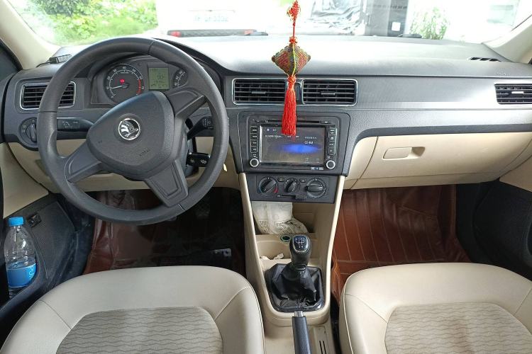 Used Skoda Rapid 2015 1.6L Manual Smart Selection Model
