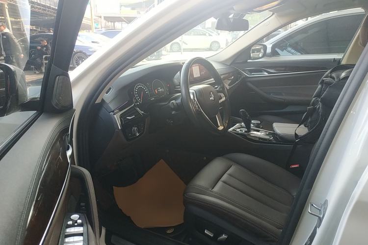 Used BMW 5 Series 2019 Facelifted 525Li Luxury Package
