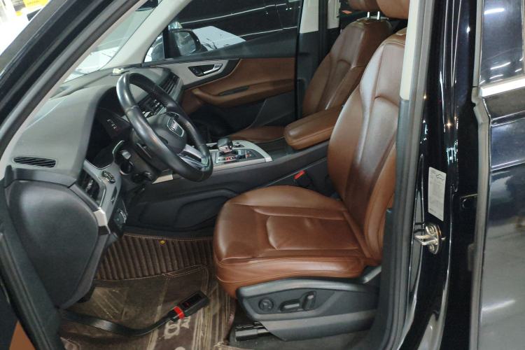 Used Audi Q7 2018 40 TFSI Comfort Model
