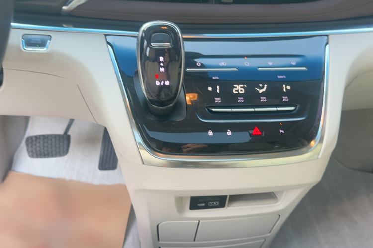 Used Buick GL8 2022 Land Business Class 652T Luxury Model
