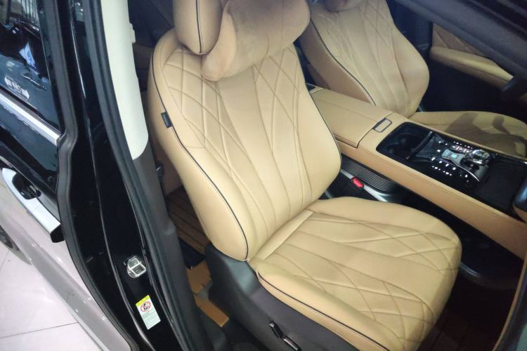 Used Denza D9 2024 DM-i 970 Luxury Model