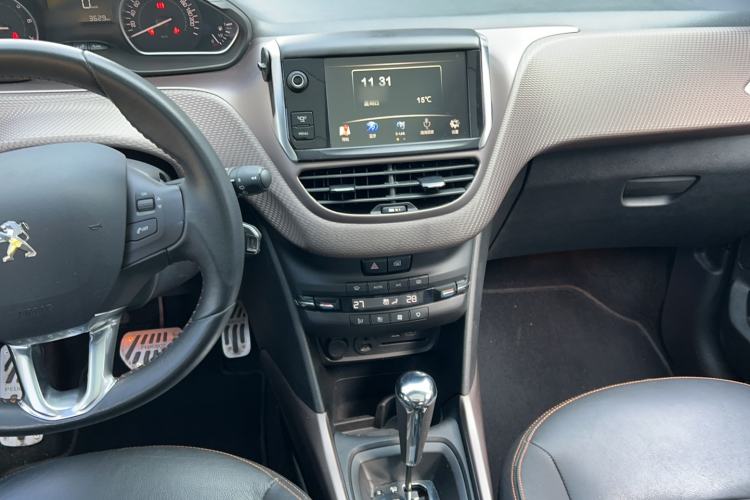 Used Peugeot 2008 2015 1.6THP Roland Garros Edition
