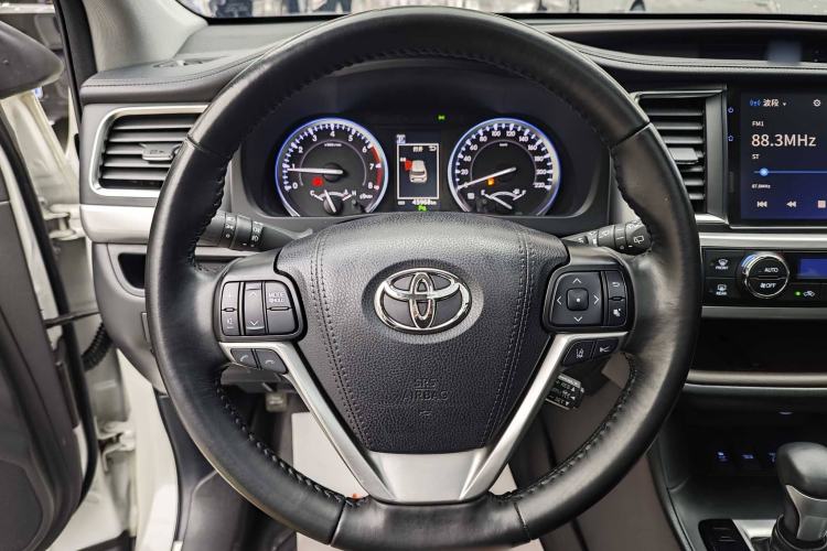 Used Toyota Highlander 2018 2.0T Four-Wheel Drive Prestige Version 7 Seats China V Emission Standard
