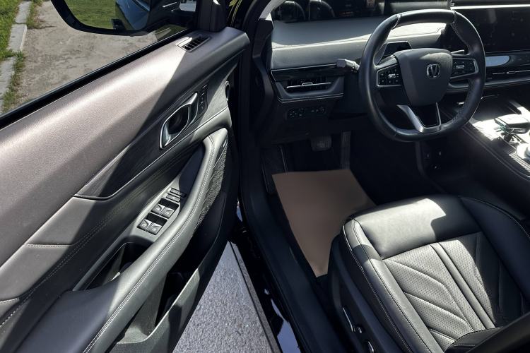 Used Changan UNI-K 2023 2.0T Two-Wheel Drive Enjoyment Version
