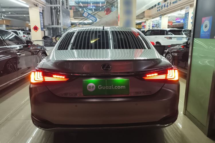 Used Lexus ES 2023 200 Excellence Edition
