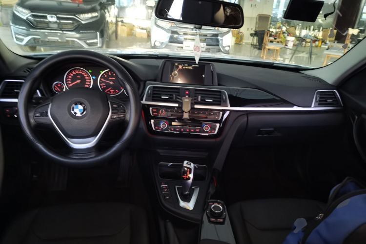 Used BMW 3 Series 2016 320Li Ambition Model
