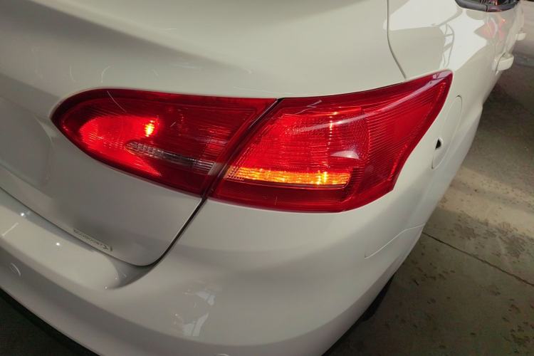 Used Ford Focus 2017 Sedan EcoBoost 125 Manual – Ultra-Style Edition with SmartDrive Features
