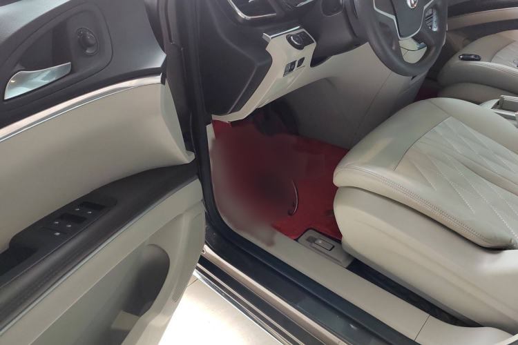 Used Buick GL8 2023 Land Executive Class Comfort Model