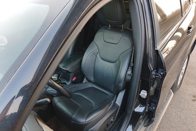 Used  Cherokee 2016 2.4L Leading Smart Version