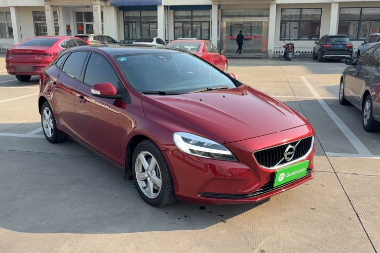 Used Volvo V40 2017 T3 Smart Edition