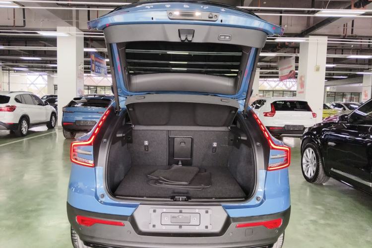 Used Volvo C40 2024 Long-Range PRO Version
