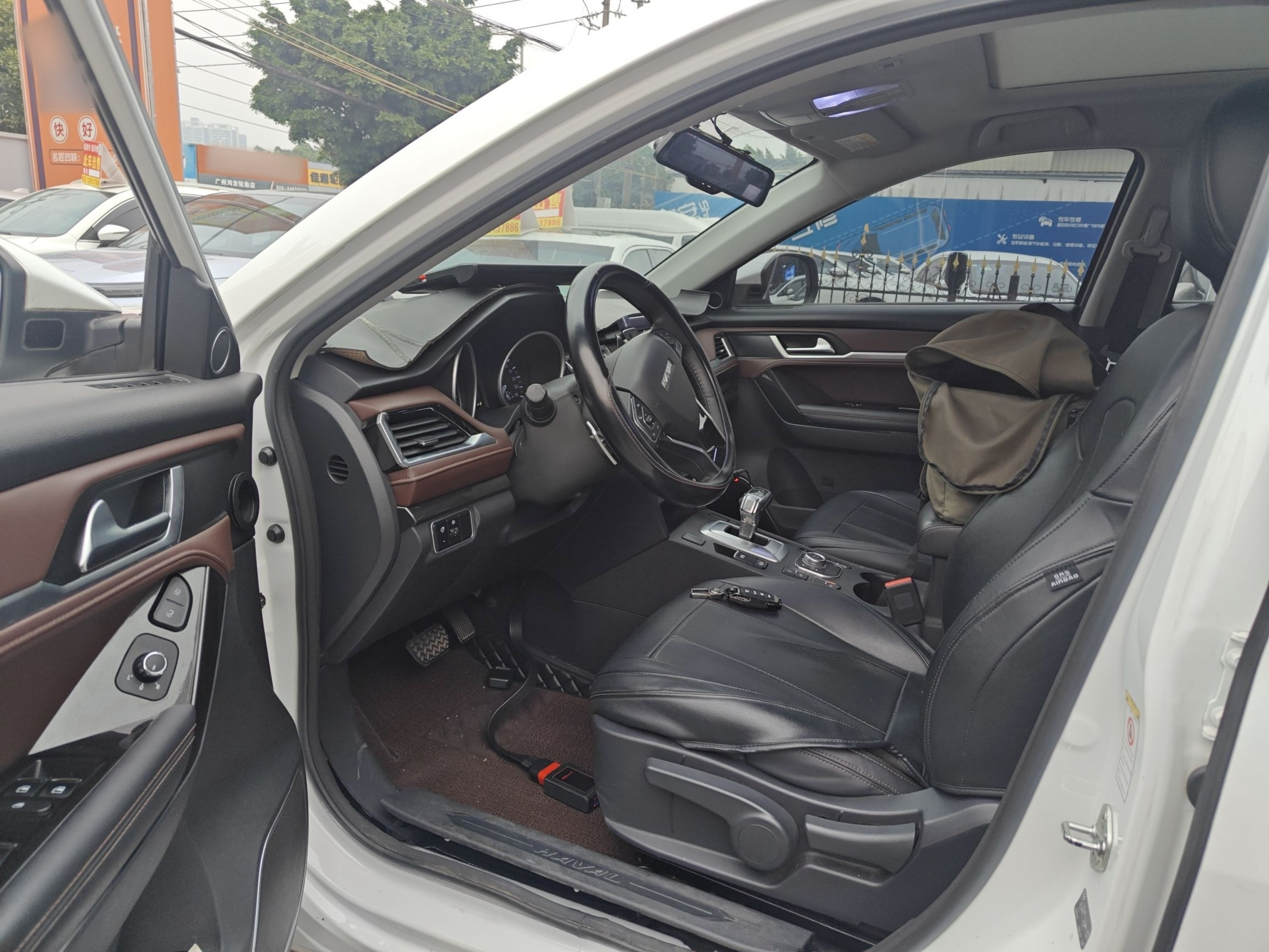 Переднее сиденье в автомобиле