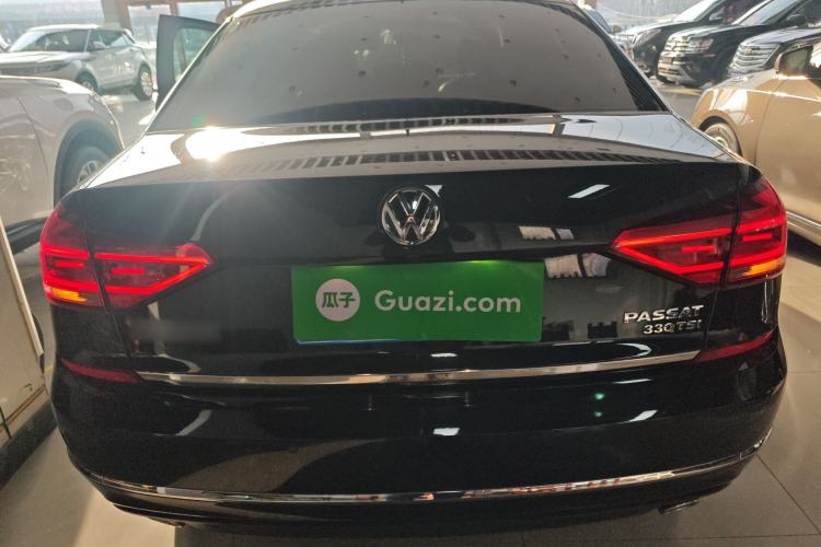 Used Volkswagen Passat 2017 330TSI DSG Luxury Edition
