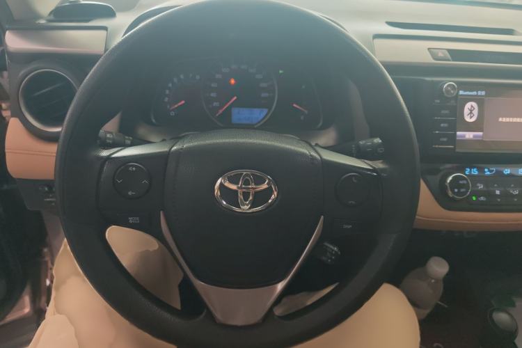 Used Toyota RAV4 2016 2.0L CVT Two-Wheel Drive Fashion Edition China V Standard
