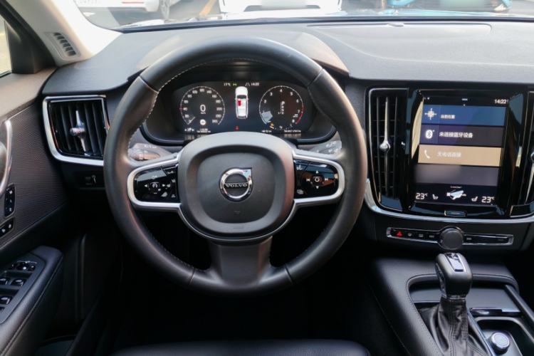 Used Volvo V90 2017 Cross Country T5 AWD Smart Range Edition