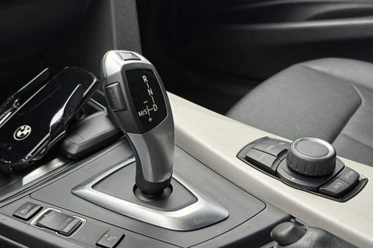 Used BMW 3 Series 2015 320Li Luxury Edition Fashion Model
