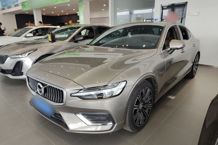 Used Volvo S60 2022 B4 Zhiyuan Luxury Edition
