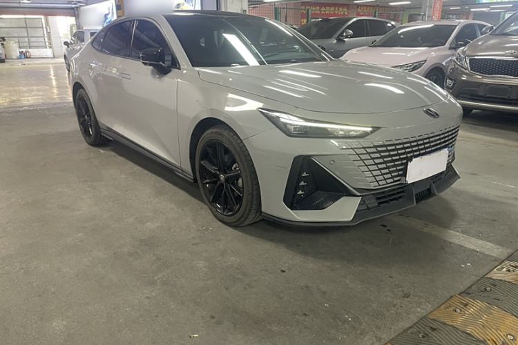 Used Changan UNI-V 2022 1.5T Prestige Version
