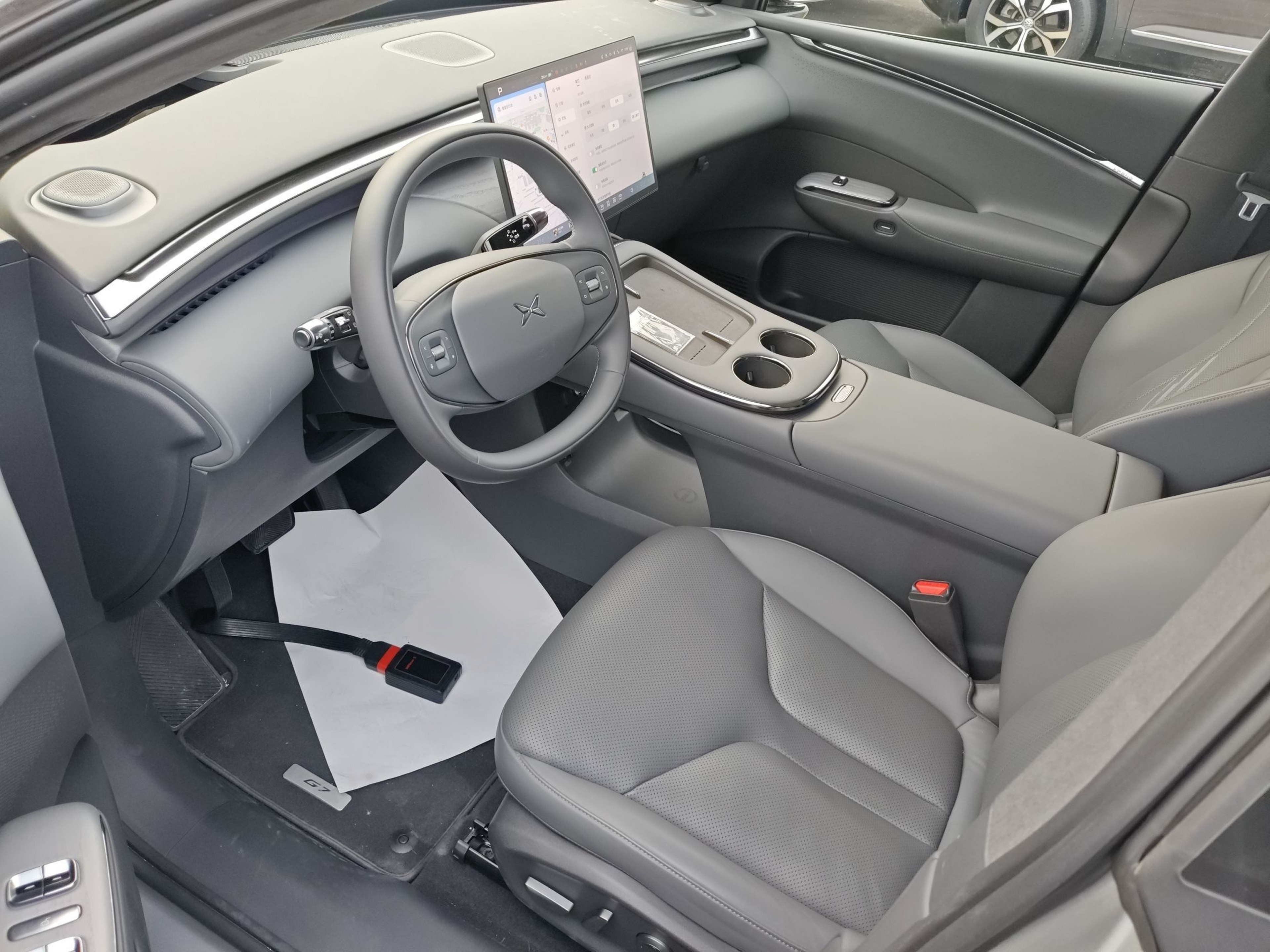 Переднее сиденье в автомобиле