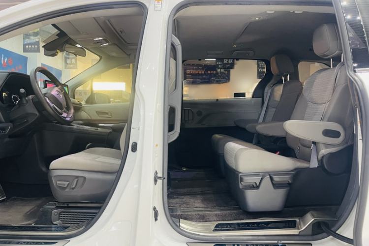 Used Toyota Sienna 2021 2.5L Hybrid Comfort Edition
