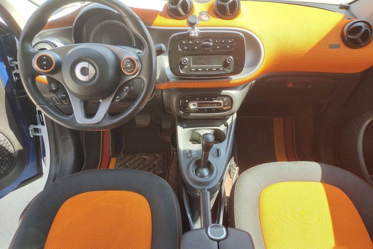 Used  forfour 2016 1.0L 52 kW Passion Edition
