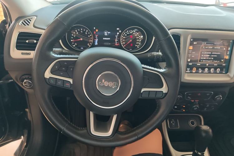 Used  Compass 2017 200T Automatic Family Edition
